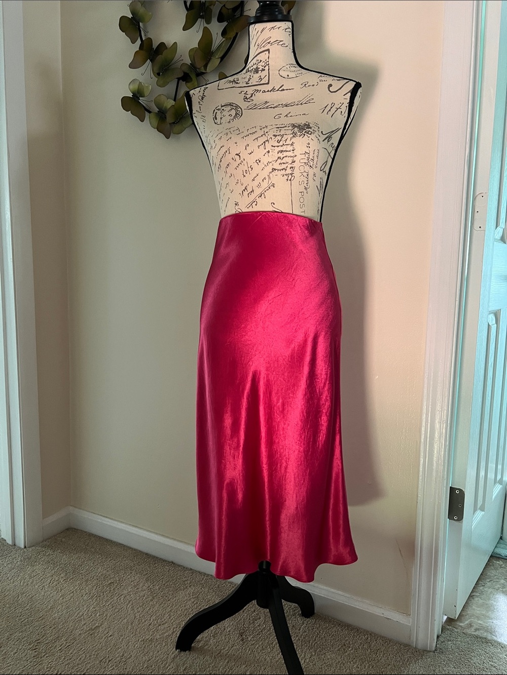 Gorgeous Women's Fuchsia Satin Midi Skirt - never worn!